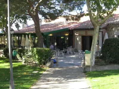 Jardín al aire libre en Hotel Restaurante Sonsoles