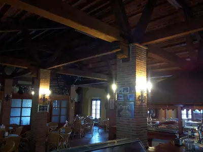 Un restaurante o sitio para comer en Hotel Restaurante Sonsoles
