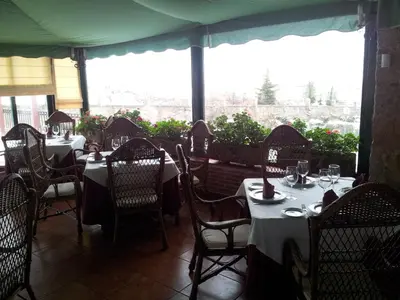 Un restaurante o sitio para comer en Hotel Restaurante Sonsoles