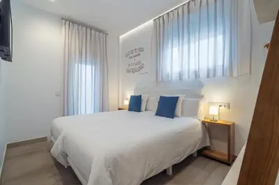 Cama o camas de una habitación en CMDreams Gold- Apartamentos turísticos con ruinas romanas en el centro de Mérida