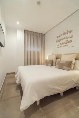 Cama o camas de una habitación en CMDreams Gold- Apartamentos turísticos con ruinas romanas en el centro de Mérida
