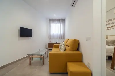 Una televisión o centro de entretenimiento en CMDreams Gold- Apartamentos turísticos con ruinas romanas en el centro de Mérida