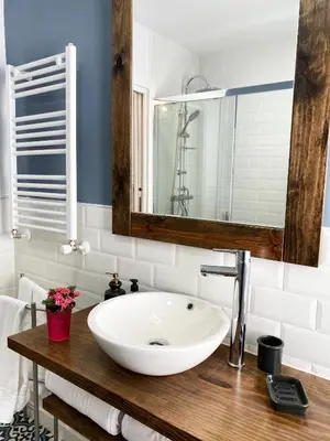 Un baño de El piso del rastro