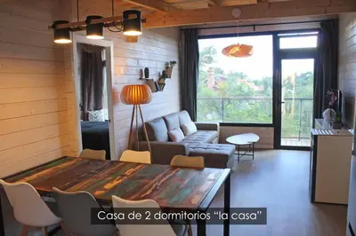 Zona de estar de NidoGredos Cabañas Ecológicas de Diseño