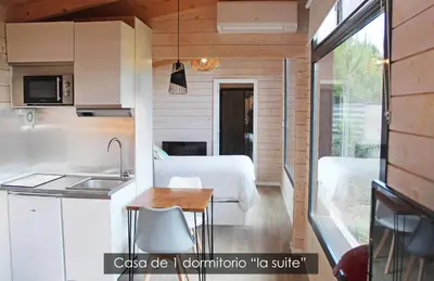 Una cocina o zona de cocina en NidoGredos Cabañas Ecológicas de Diseño