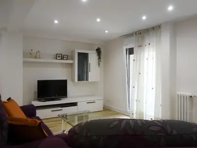 Una televisión o centro de entretenimiento en VUT Vera Valle