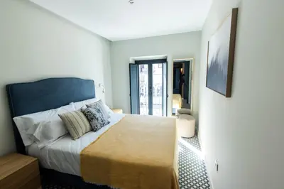 Cama o camas de una habitación en Apartamentos El Patio - Modernos con vistas en Plaza Mayor