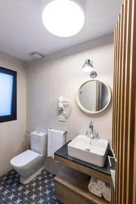 Un baño de Apartamentos El Patio - Modernos con vistas en Plaza Mayor