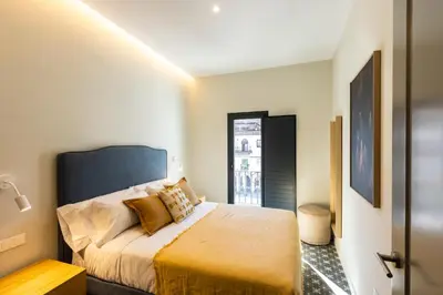 Cama o camas de una habitación en Apartamentos El Patio - Modernos con vistas en Plaza Mayor