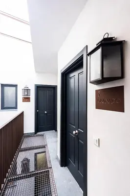 Una televisión o centro de entretenimiento en Apartamentos El Patio - Modernos con vistas en Plaza Mayor