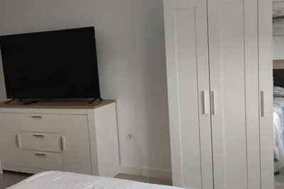 Una televisión o centro de entretenimiento en Apartamentos NayDa Studio 2