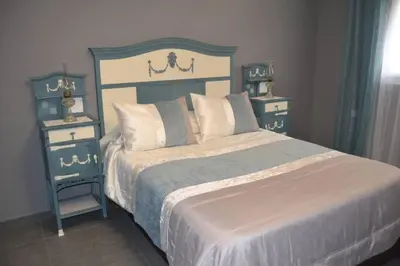 Cama o camas de una habitación en Apartamentos NayDa Gran casa con piscina