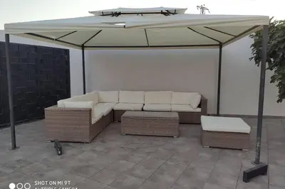 Zona de estar de Apartamentos NayDa Gran casa con piscina