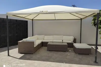 Zona de estar de Apartamentos NayDa Gran casa con piscina
