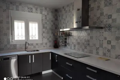 Una cocina o zona de cocina en Apartamentos NayDa Gran casa con piscina