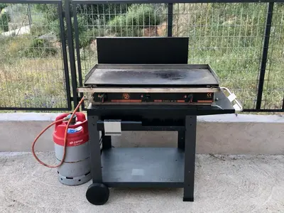 Barbacoa disponible para clientes en la casa o chalet