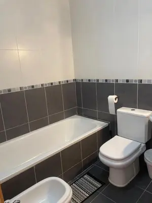 Un baño de VUT LA TABERNA I