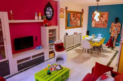 Una televisión o centro de entretenimiento en Apartamento POP-ART, junto a la Plaza Mayor, by My Home in Salamanca