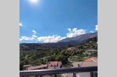 Vista general de una montaña o vista desde el apartamento