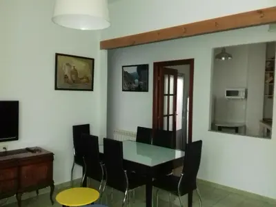 Una televisión o centro de entretenimiento en Alojamiento VuT Rupurupay C