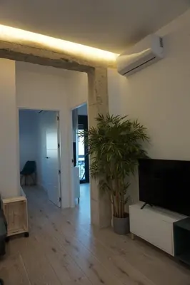 Una televisión o centro de entretenimiento en Apartamentos IMPLUVIUM Mérida