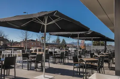 Un restaurante o sitio para comer en Hotel Ciudad De Ávila