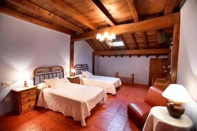 Cama o camas de una habitación en CASA RURAL LOS PORTALES Valle del Jerte