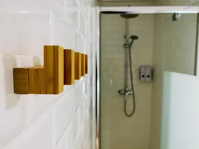 Un baño de El Escondite de la Muralla