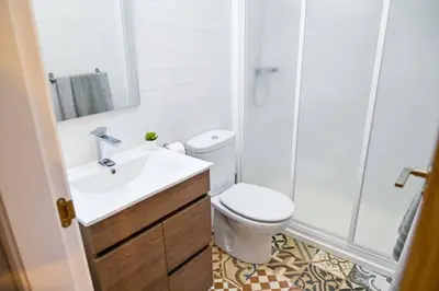 Un baño de A - Apartamento elegante con piscina compartida