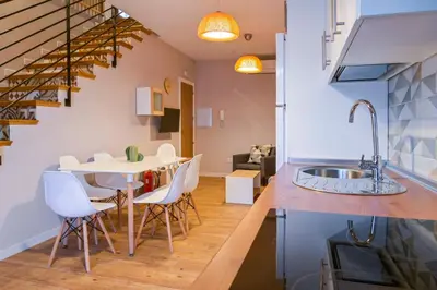Una cocina o zona de cocina en C - Apartamento moderno con piscina compartida