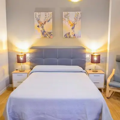 C - Apartamento moderno con piscina compartida