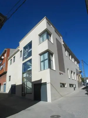 Edificio en el que se encuentra el hostal o pensión