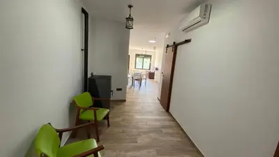 Una televisión o centro de entretenimiento en La Casa de Abajo
