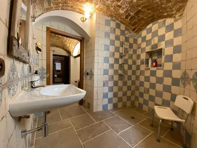 Un baño de La Casa de Abajo