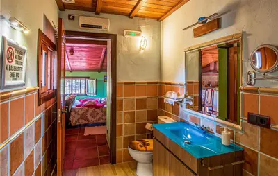 Un baño de Casita De Campo En Cáceres