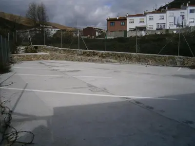 Instalaciones para jugar a tenis o squash en Apartamentos Rurales Tía Josefa o alrededores