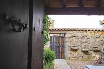 Plano de Casa Rural Lucía es una casa rural amplia con patio ideal para familias