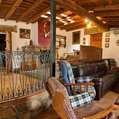 Casa Rural Lucía es una casa rural amplia con patio ideal para familias