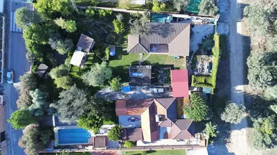 El barrio de los alrededores o un barrio cerca de este chalet de montaña