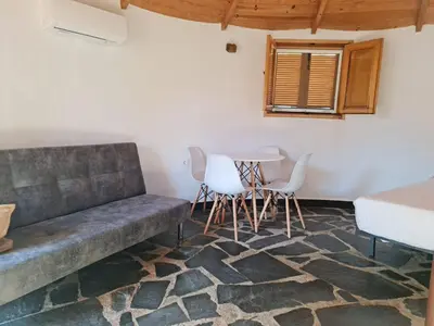 Zona de estar de Chozos Las Flores de la Dehesa