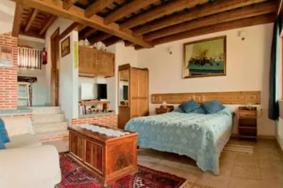 Cama o camas de una habitación en Apartamento rural El Pastor es un estudio con gran ventanal a Gredos