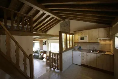 Una cocina o zona de cocina en Apartamento Rural El Herrero, vistas espectaculares a Gredos