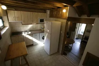 Una cocina o zona de cocina en Apartamento Rural El Labrador es un cómodo y acogedor apartamento.