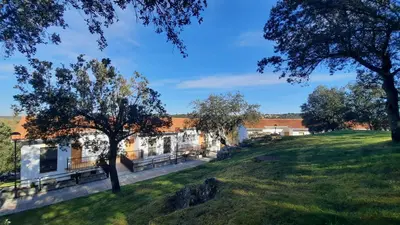 Jardín al aire libre en Apartamentos Baños de Ledesma