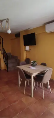 Una televisión o centro de entretenimiento en La Tijera