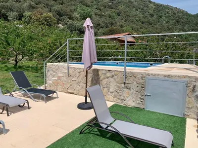 Piscina en o cerca de Casa Rural Canchal Madroñeras ***