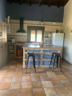 Una cocina o zona de cocina en Casa Rural Canchal Madroñeras ***