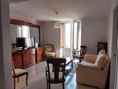 Una televisión o centro de entretenimiento en El balcón de Alba