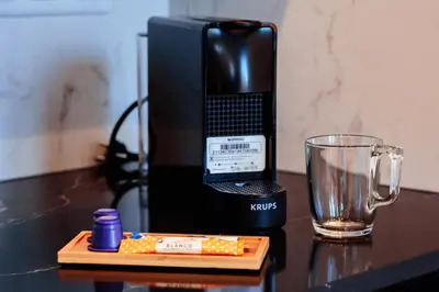 Utensilios para hacer té y café en Apartamentos Plaza de España 6