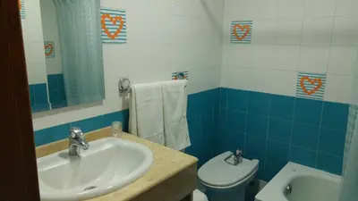 Un baño de LAS GLORIAS